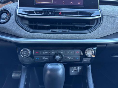 Used 2022 Jeep Compass Latitude w/ Sun and Sound Group image 22