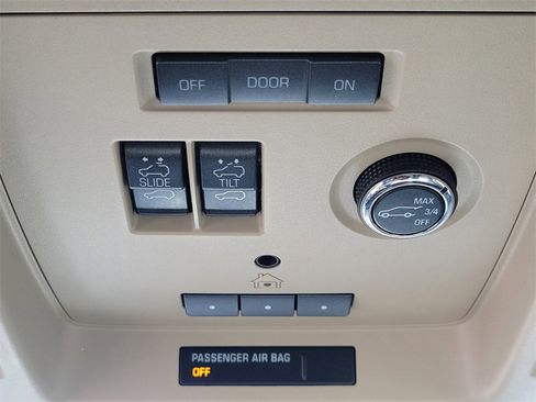 Used 2018 GMC Yukon Denali image 34