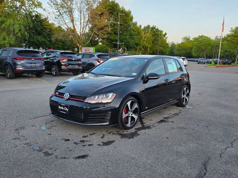Used 2017 Volkswagen GTI SE FWD image 4