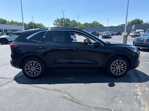 Used 2024 Ford Escape SE FWD image 9