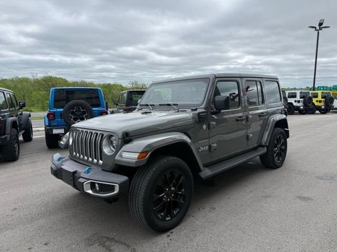 Used 2023 Jeep Wrangler Unlimited Sahara w/ Dual Top Group AWD/4WD image 7
