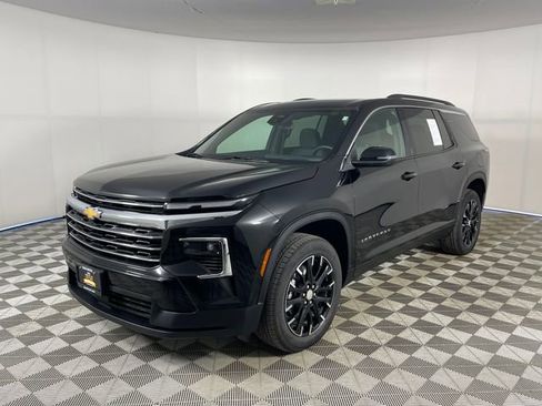 Certified 2025 Chevrolet Traverse LT w/ Sun and Wheel Package image 1