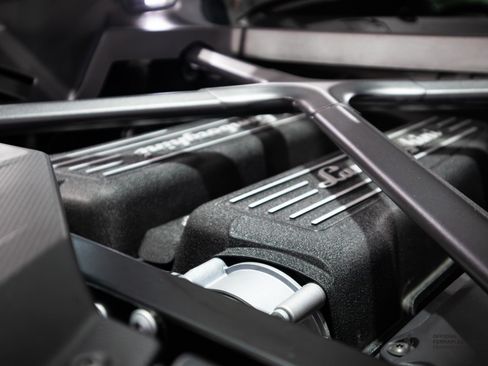 Used 2021 Lamborghini Huracan EVO RWD image 6