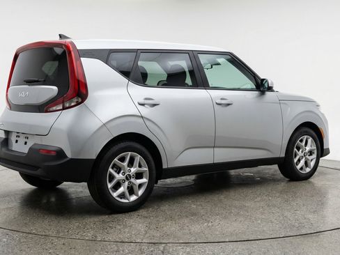 Used 2025 Kia Soul LX w/ LX Technology Package FWD image 9