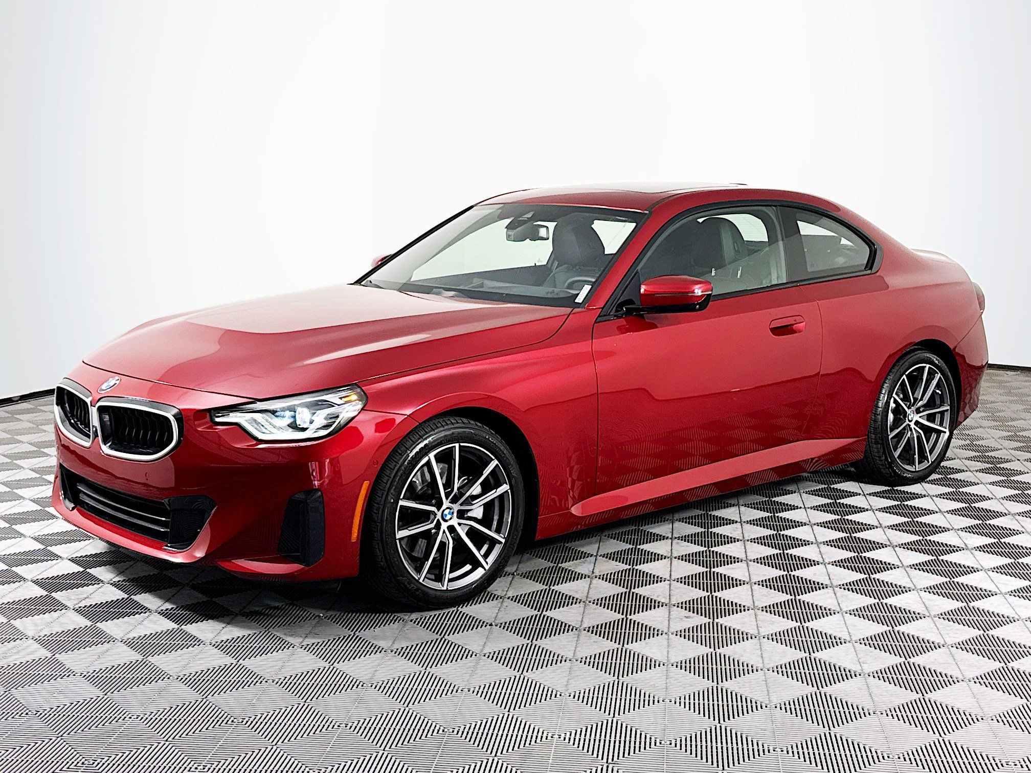 Used 2025 BMW 230i Coupe w/ Premium Package RWD image 4