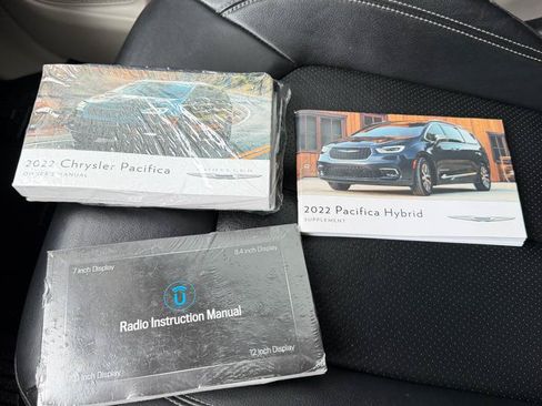 Used 2022 Chrysler Pacifica Touring-L FWD image 23