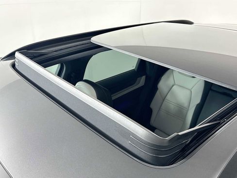 Used 2025 Porsche Cayenne image 22