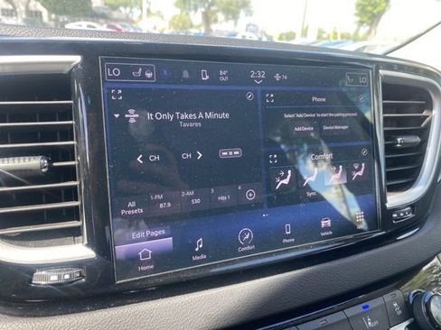 Used 2024 Chrysler Pacifica Touring-L FWD image 20
