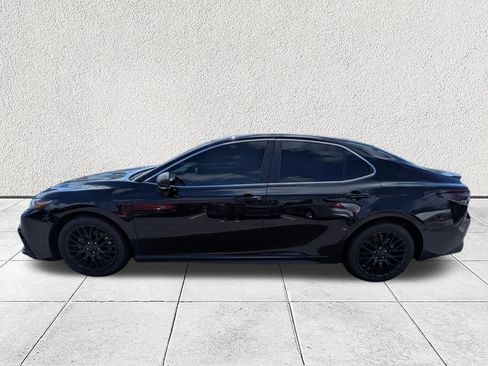 Used 2023 Toyota Camry SE FWD image 6