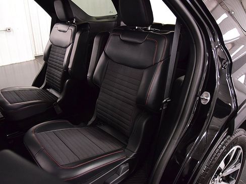 Used 2025 Ford Explorer ST-Line image 32