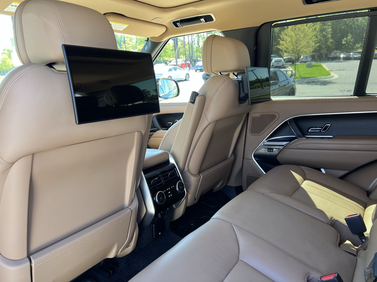 Used 2024 Land Rover Range Rover SE AWD/4WD image 32