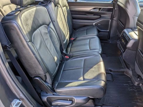 Used 2023 Jeep Wagoneer Series II image 28