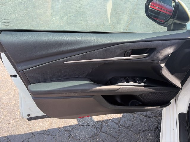 Used 2025 Toyota Camry SE w/ Convenience Package FWD image 10
