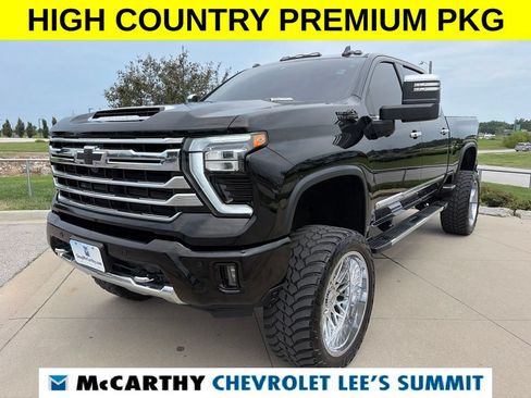 Used 2025 Chevrolet Silverado 2500 High Country w/ High Country Premium Package AWD/4WD image 4