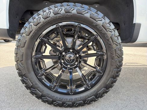 Used 2025 Chevrolet Silverado 1500 LT Trail Boss w/ Convenience Package II image 12