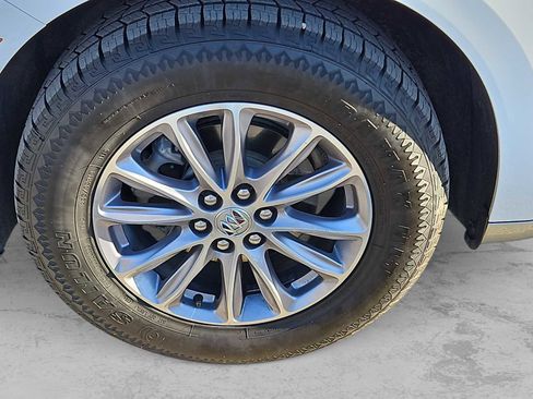 Used 2024 Buick Enclave Premium image 11