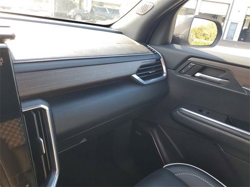 Used 2024 GMC Acadia Denali w/ Super Cruise Package image 24