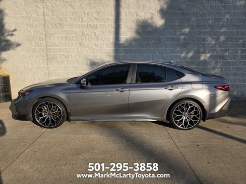 Used 2025 Toyota Camry SE FWD image 3