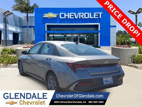 Used 2024 Hyundai Elantra SEL image 3