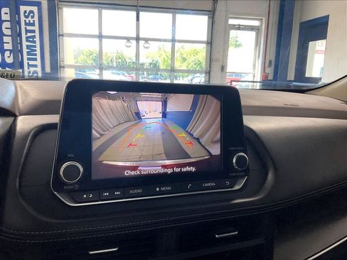 Used 2023 Nissan Rogue SV AWD/4WD image 19