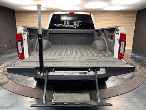 Used 2022 Ford F250 Platinum w/ FX4 Off-Road Package image 30