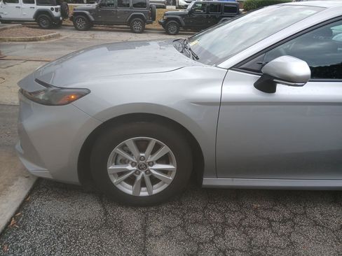 Used 2025 Toyota Camry LE image 3