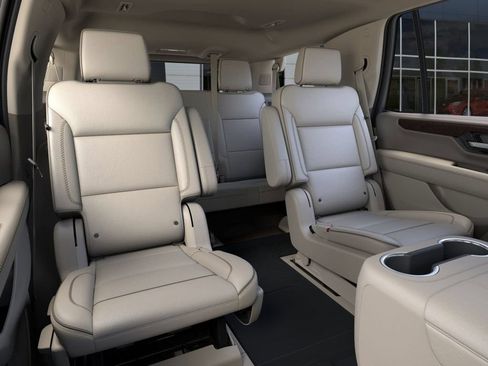 New 2026 GMC Yukon Denali w/ Denali Reserve Package AWD/4WD image 17
