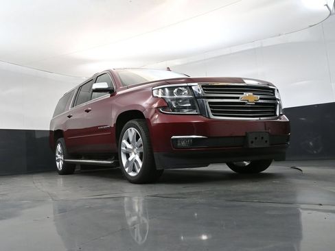 Used 2018 Chevrolet Suburban Premier AWD/4WD image 25
