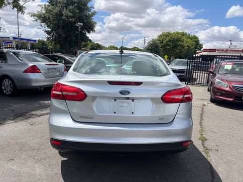 Used 2015 Ford Focus SE FWD image 5