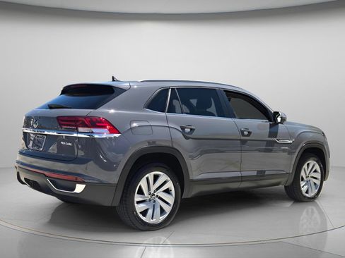 Used 2022 Volkswagen Atlas Cross Sport SE FWD image 6