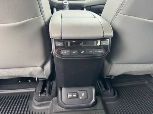 Used 2023 Toyota Highlander Platinum AWD/4WD image 10