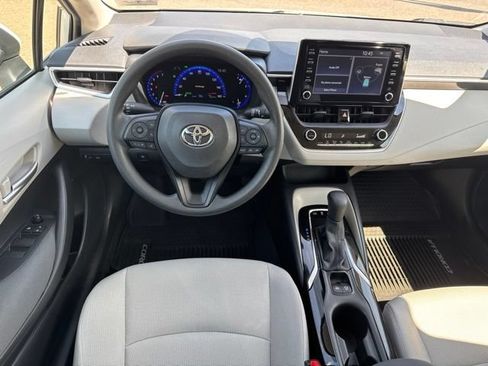 Used 2020 Toyota Corolla LE FWD image 5