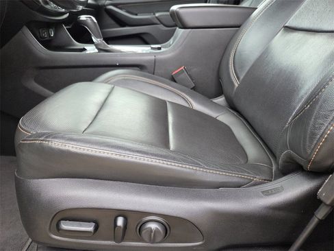 Used 2020 Chevrolet Traverse Premier image 14