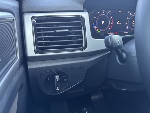 Used 2023 Volkswagen Atlas Cross Sport SE w/ Panoramic Sunroof Package FWD image 27
