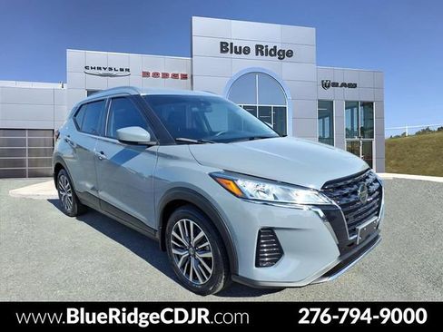 Used 2021 Nissan Kicks SV FWD image 1