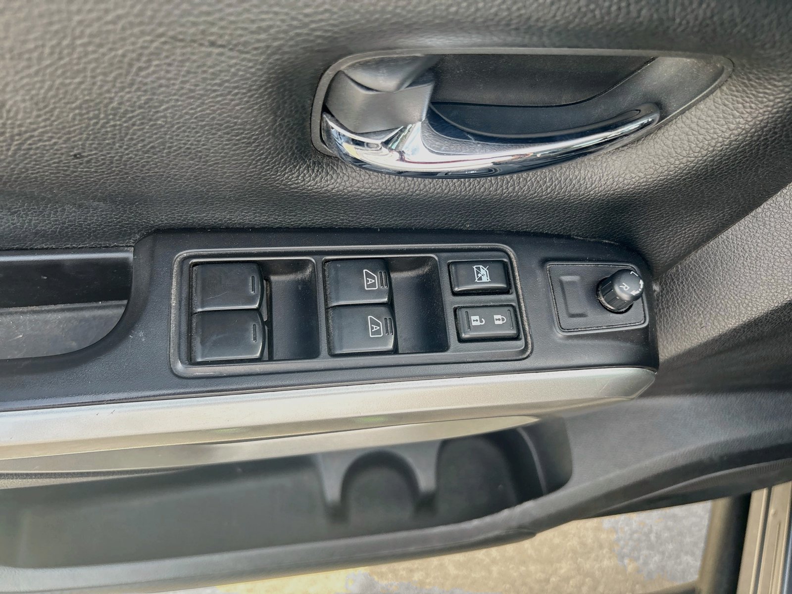 Used 2021 Nissan Titan 4x4 Crew Cab image 18