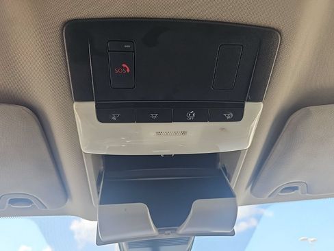 Used 2025 Nissan Altima 2.5 SV FWD image 41