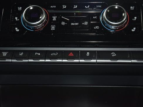 Used 2024 GMC Sierra 2500 AT4 w/ AT4 Preferred Package image 38