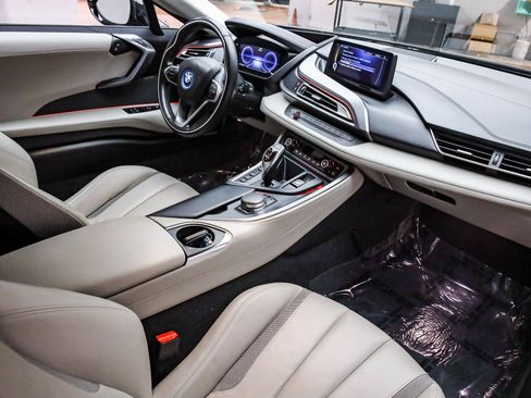 Used 2017 BMW i8 AWD/4WD image 21