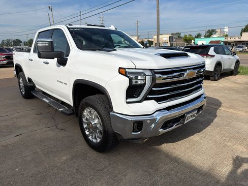 Used 2025 Chevrolet Silverado 2500 LTZ w/ LTZ Premium Package AWD/4WD image 7