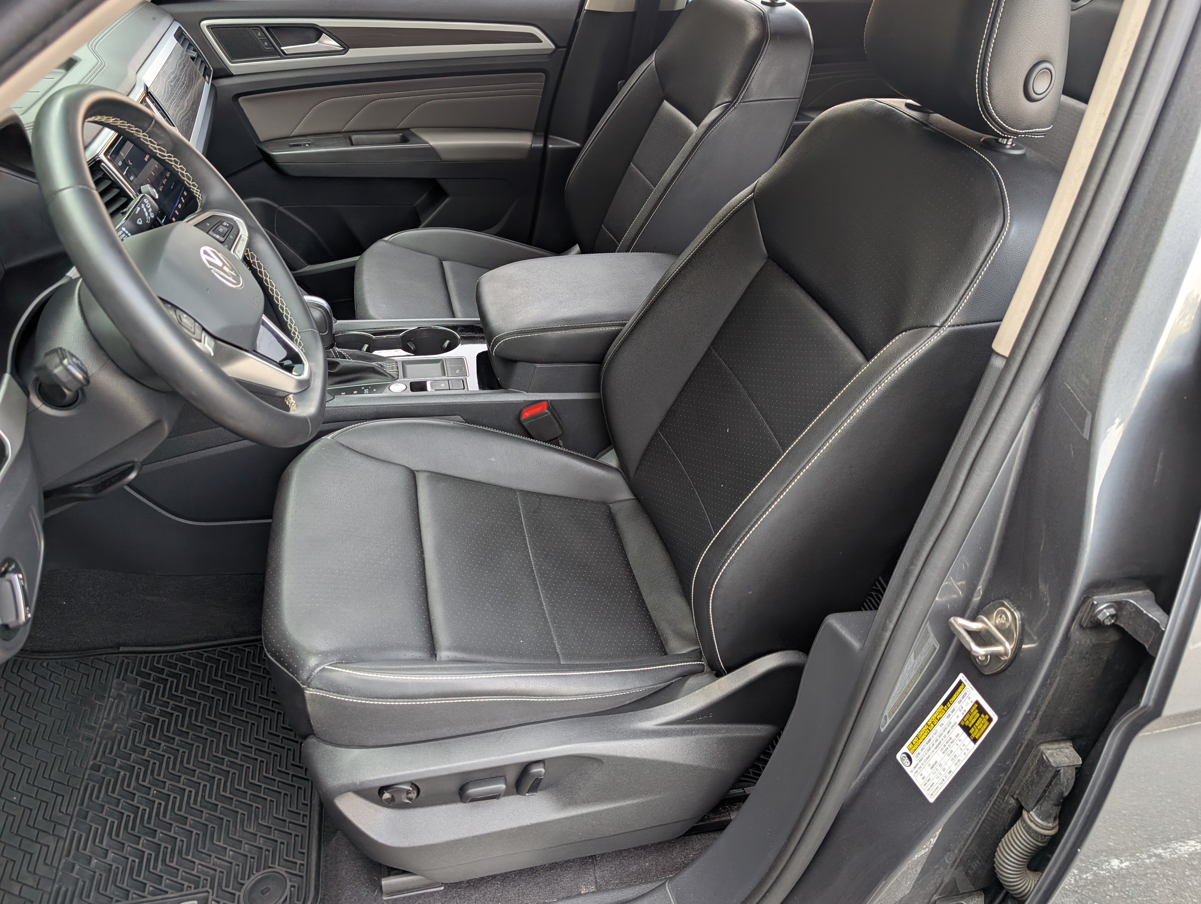 Used 2023 Volkswagen Atlas SE w/ Black Wheel Package FWD image 16