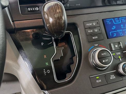 Certified 2017 Toyota Sienna XLE image 16