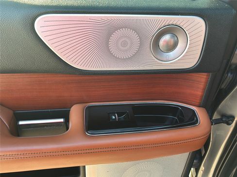 Used 2021 Lincoln Navigator L Reserve w/ Luxury Package image 28