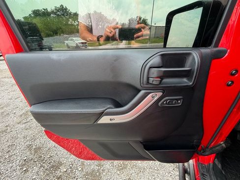 Used 2016 Jeep Wrangler Unlimited Rubicon w/ Dual Top Group AWD/4WD image 4