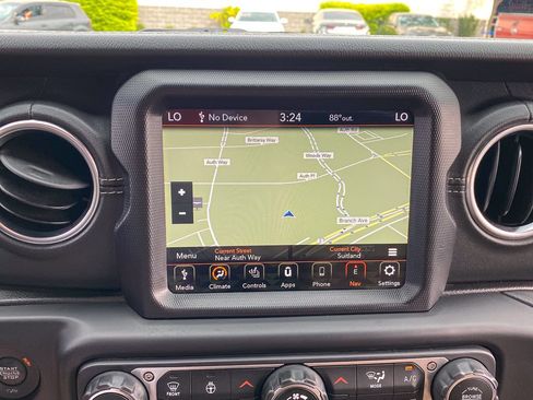 Used 2020 Jeep Wrangler Unlimited Sahara AWD/4WD image 19