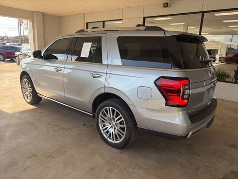 Used 2024 Ford Expedition Limited AWD/4WD image 3