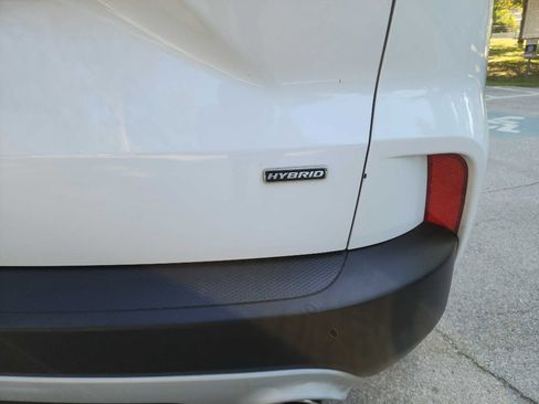 Used 2021 Ford Escape SE image 9