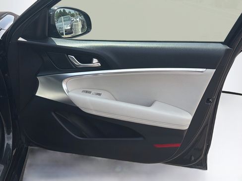 Used 2025 Genesis G70 2.5T AWD/4WD image 34