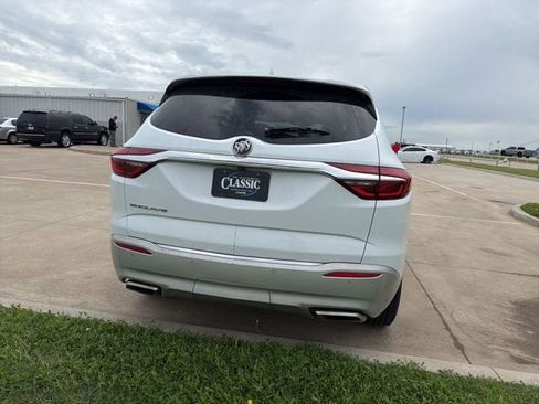 Used 2021 Buick Enclave Essence w/ Sound and Sites Package FWD image 9