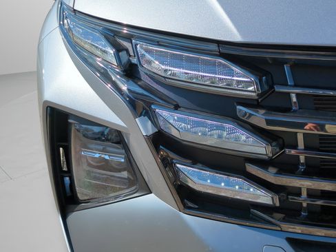 Certified 2025 Hyundai Tucson Limited AWD/4WD image 9